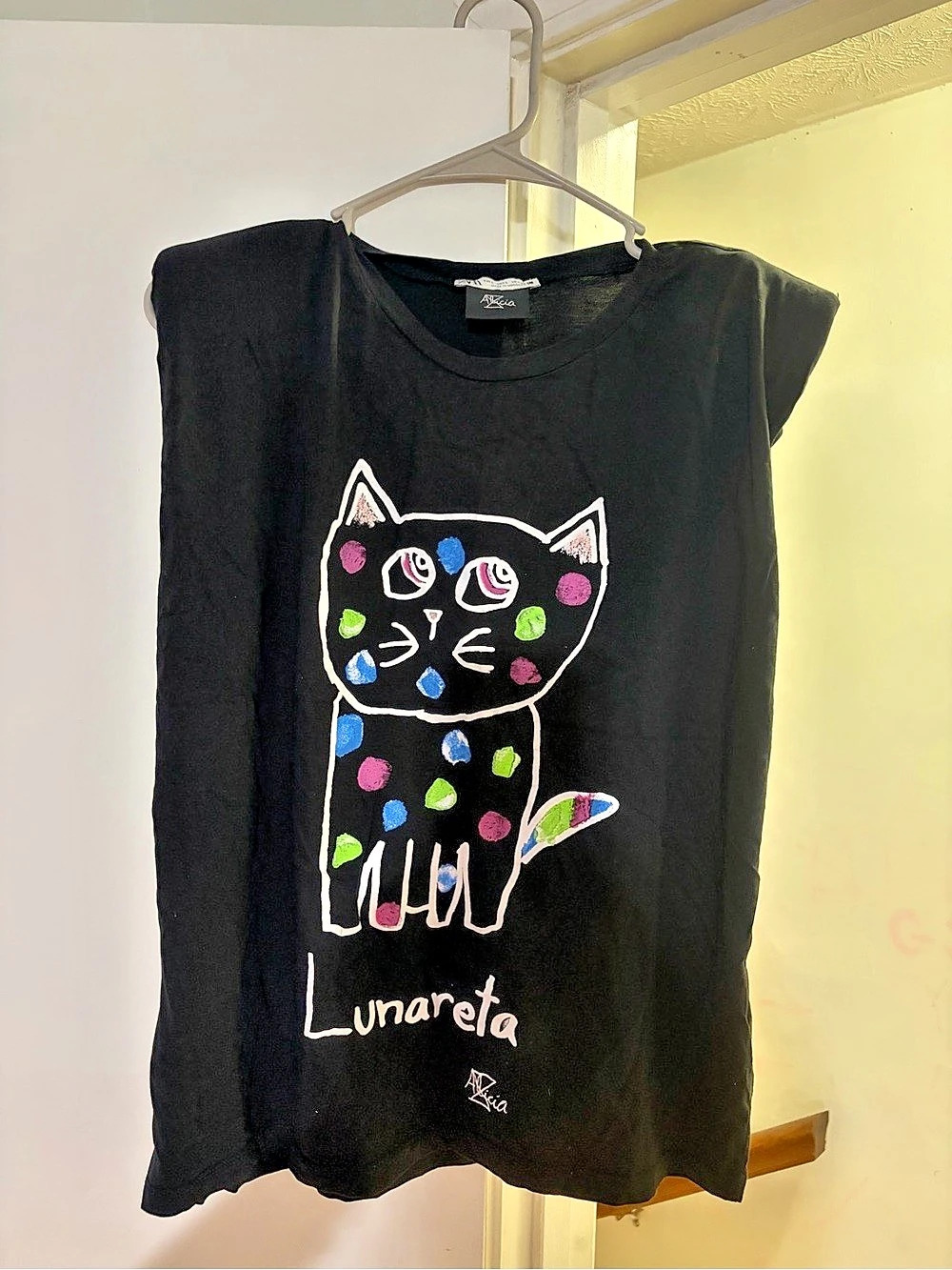 Alicia Lunareta Cat Graphic Black Tee Size Medium